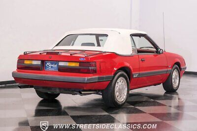 Ford-Mustang-Cabriolet-1986-11