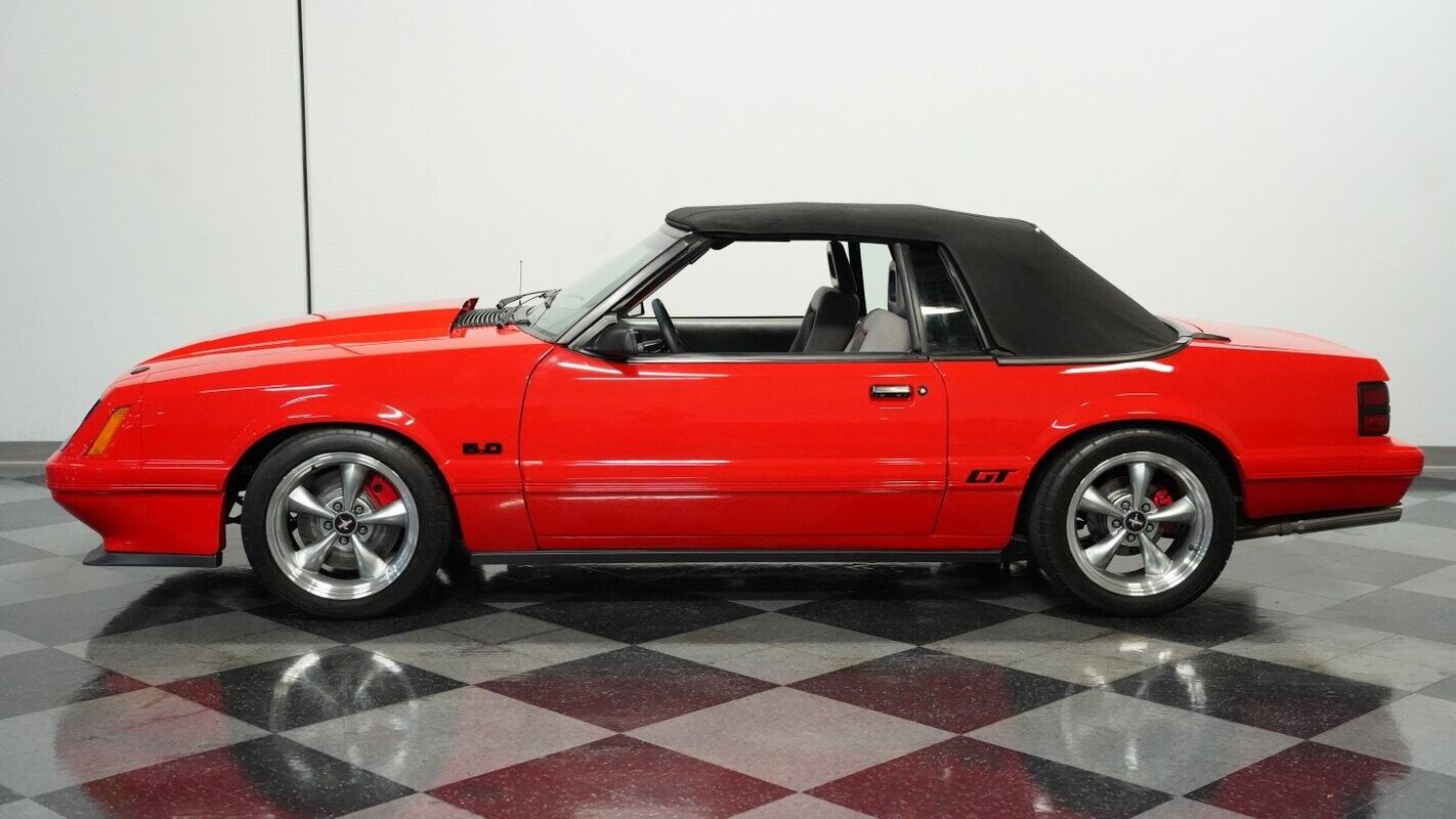 Ford-Mustang-Cabriolet-1986-2