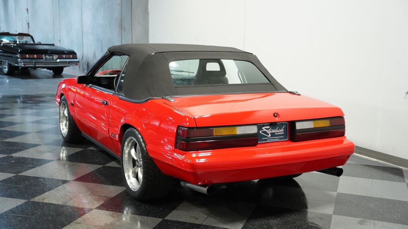 Ford-Mustang-Cabriolet-1986-8