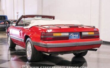 Ford-Mustang-Cabriolet-1986-9