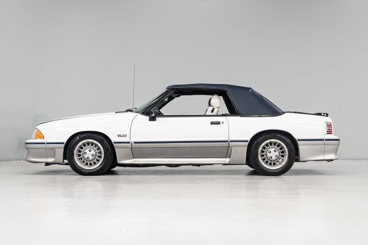 Ford-Mustang-Cabriolet-1988-2