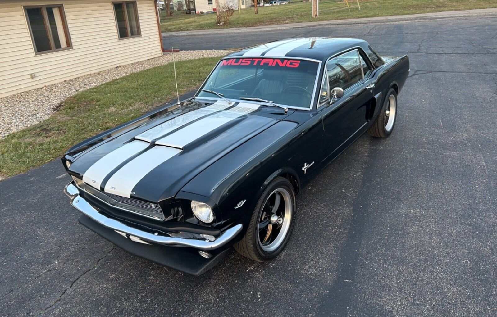 Ford-Mustang-Coupe-1965-36