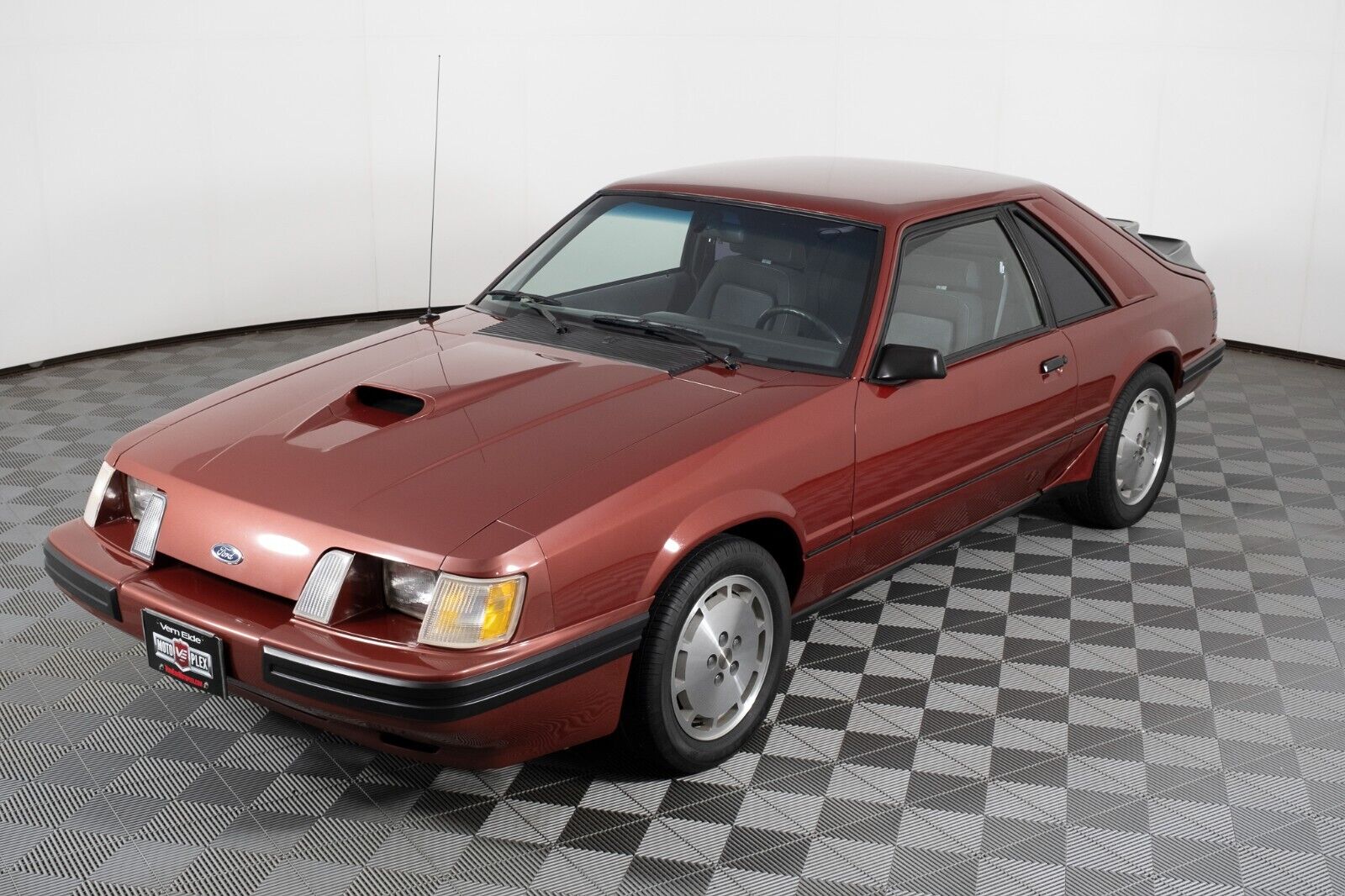 Ford-Mustang-Coupe-1984-3