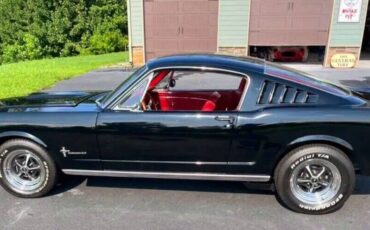 Ford-Mustang-Custom-Fastback-Coupe-1965-4