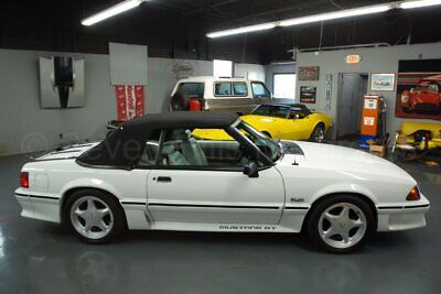 Ford-Mustang-GT-Cabriolet-1990-4