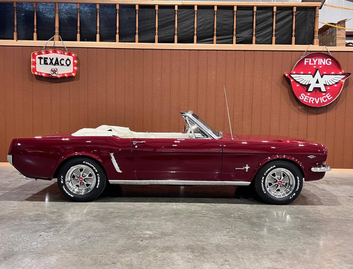 Ford-Mustang-convertible-1965-11