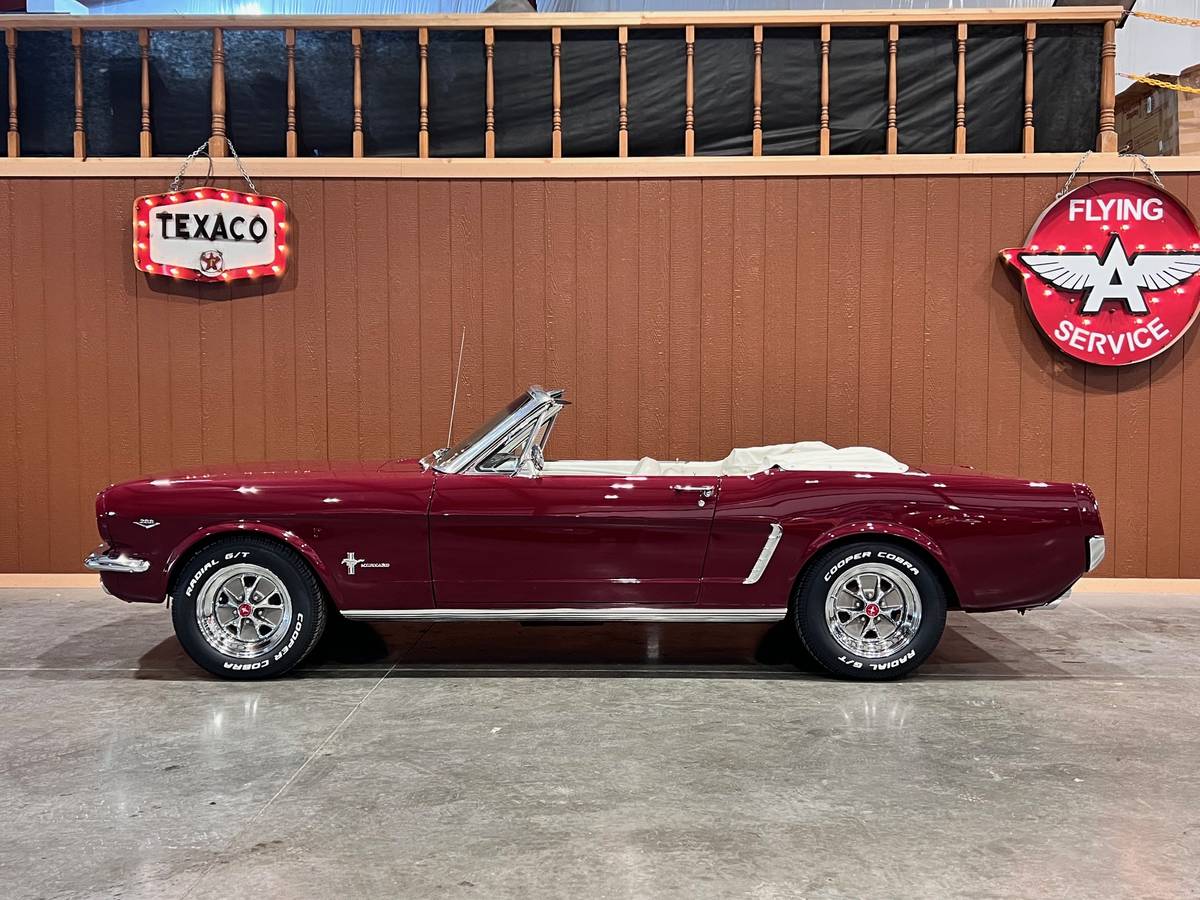 Ford-Mustang-convertible-1965-2