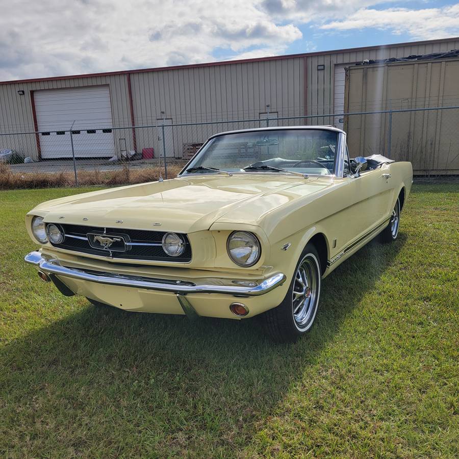 Ford-Mustang-convertible-1965