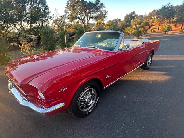 Ford-Mustang-convertible-1965-4