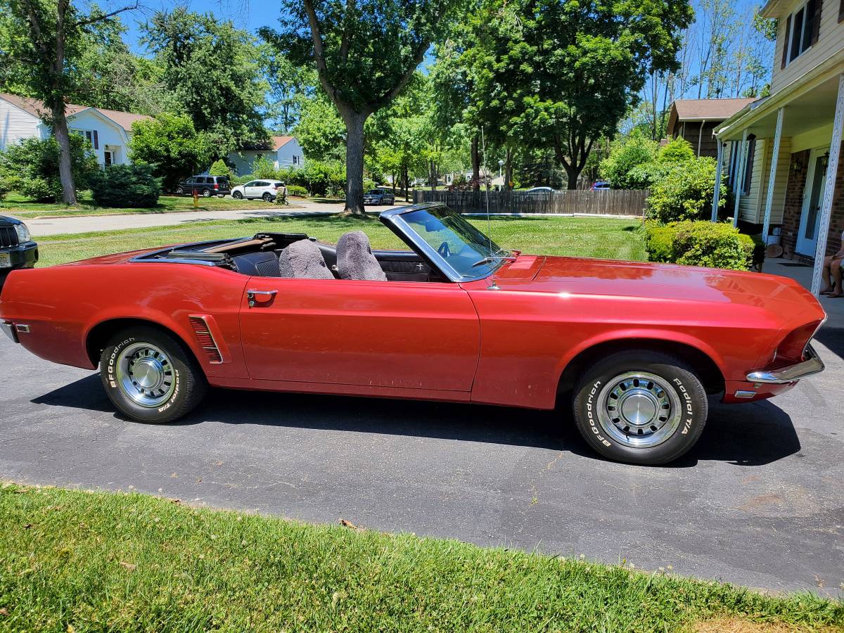 Ford-Mustang-convertible-1969-2