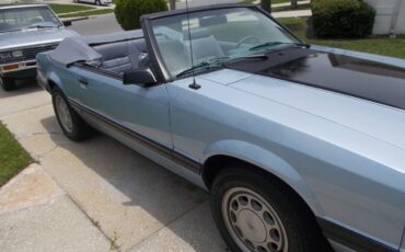 Ford-Mustang-convertible-1983-1