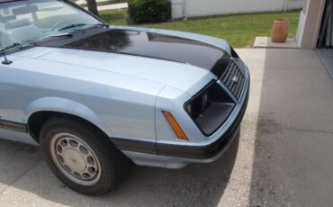 Ford-Mustang-convertible-1983-2