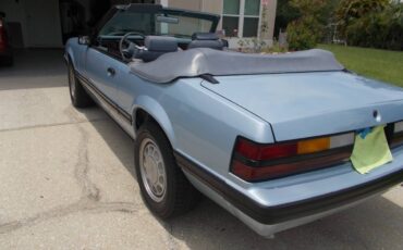 Ford-Mustang-convertible-1983-3