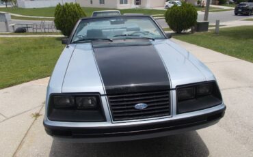 Ford-Mustang-convertible-1983