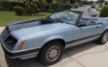 Ford-Mustang-convertible-1983-5