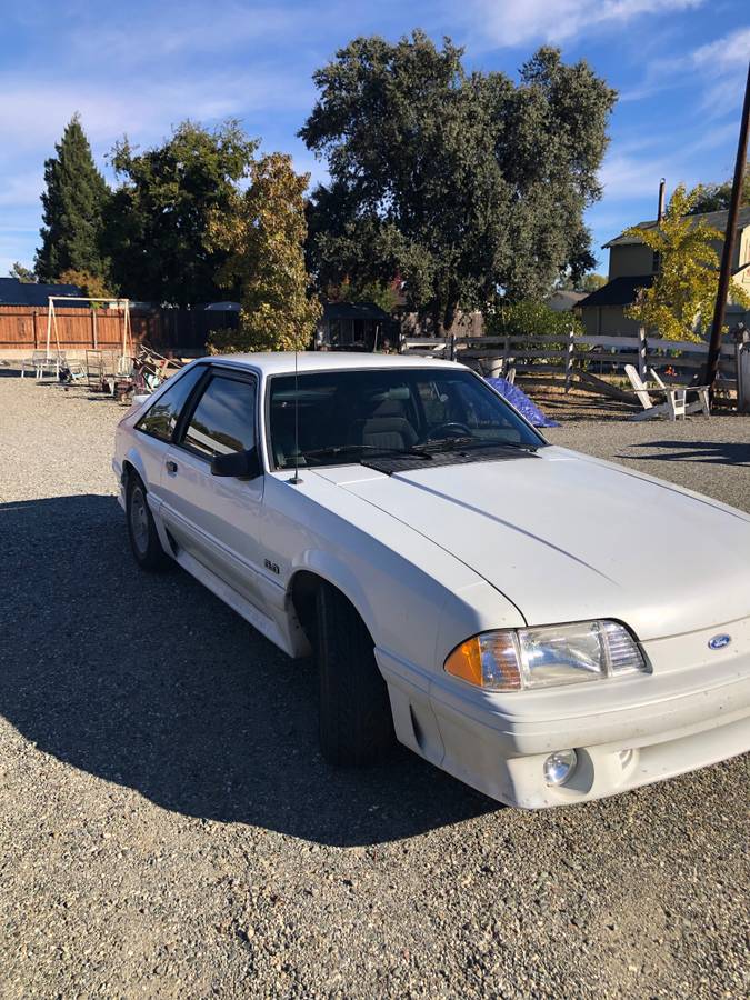 Ford-Mustang-gt-1990-1