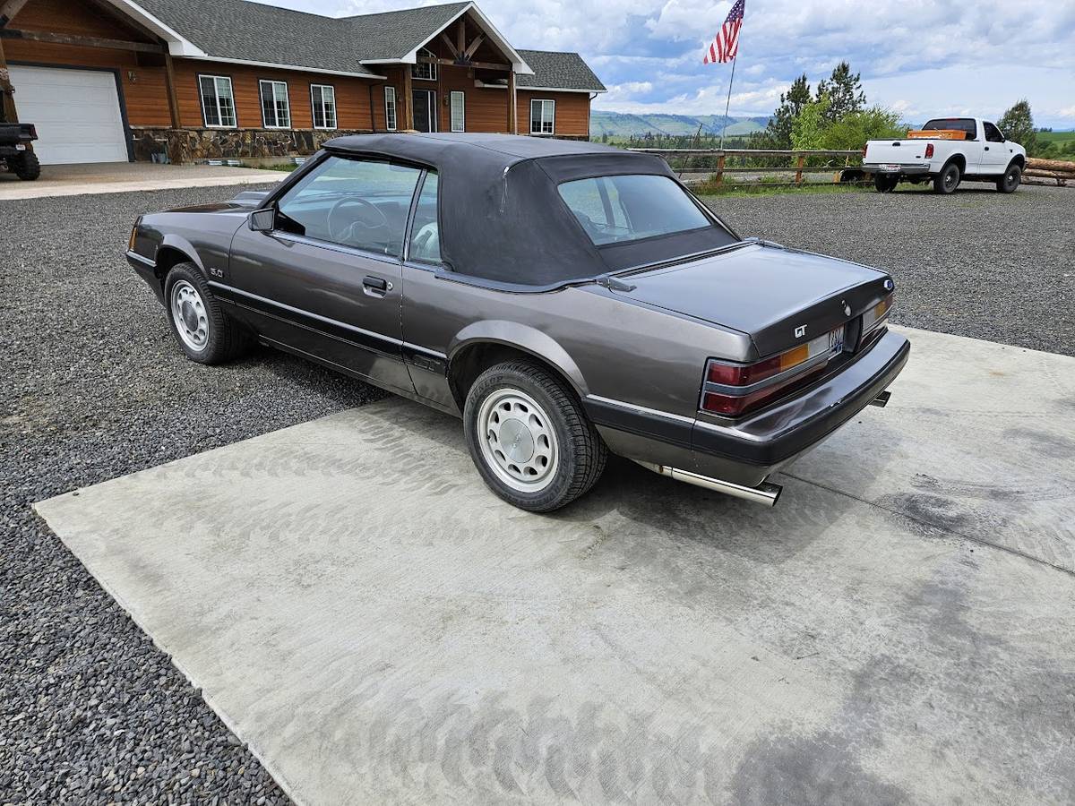 Ford-Mustang-gt-convertible-1985-4