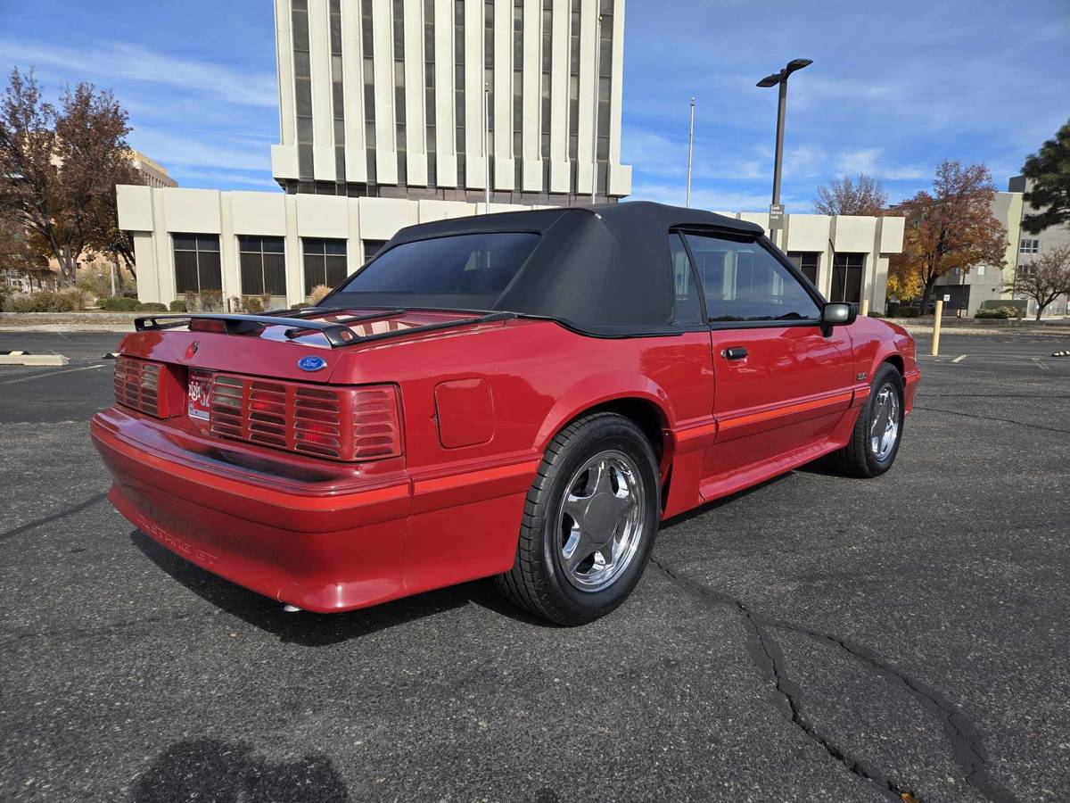 Ford-Mustang-gt-convertible-1988-3