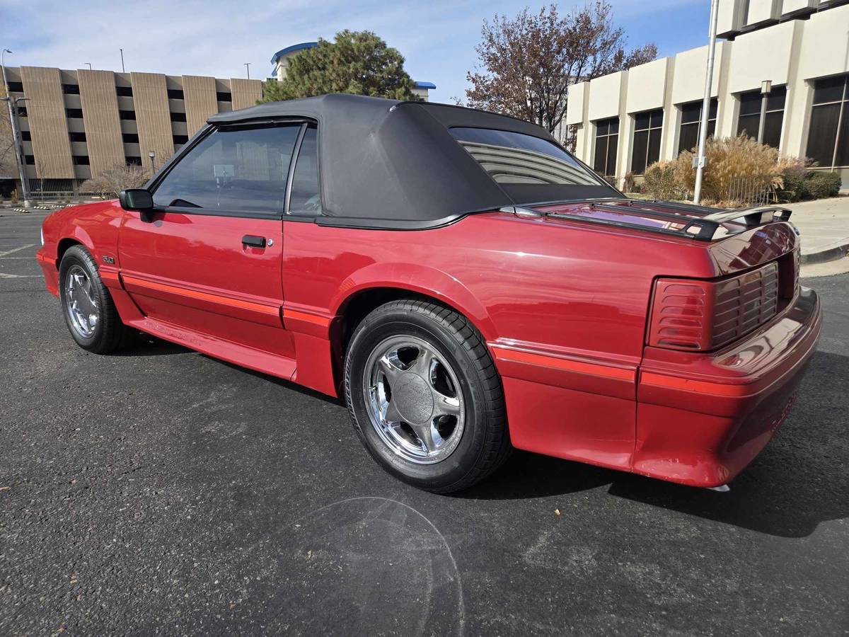 Ford-Mustang-gt-convertible-1988-4