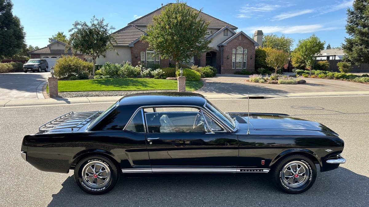 Ford-Mustang-gt-coupe-1965-19