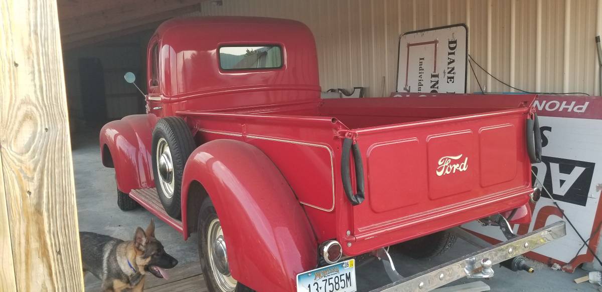 Ford-Pickup-1947-2