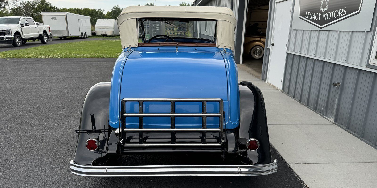 Ford-Roadster-1932-11