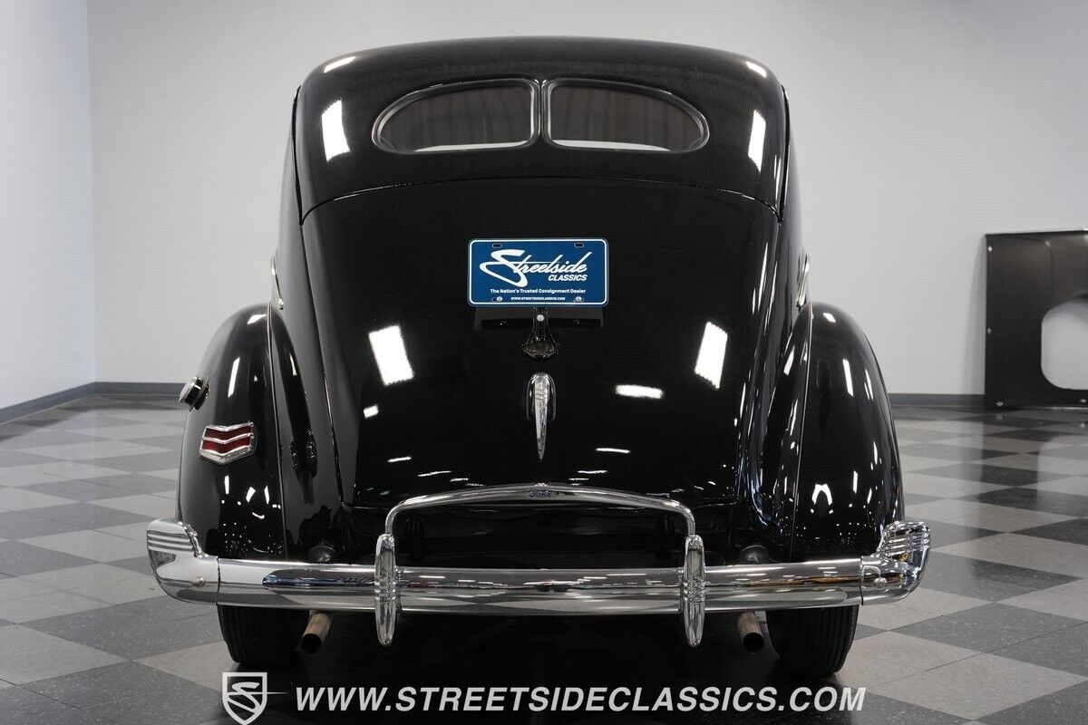 Ford-Standard-Berline-1940-10