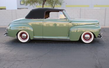 Ford-Super-DeLuxe-Cabriolet-1941-1