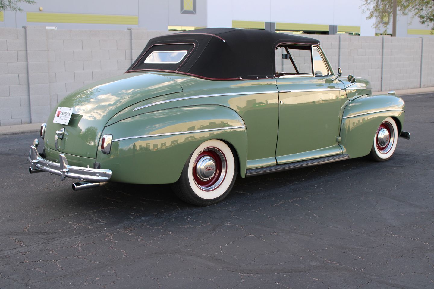 Ford-Super-DeLuxe-Cabriolet-1941-2