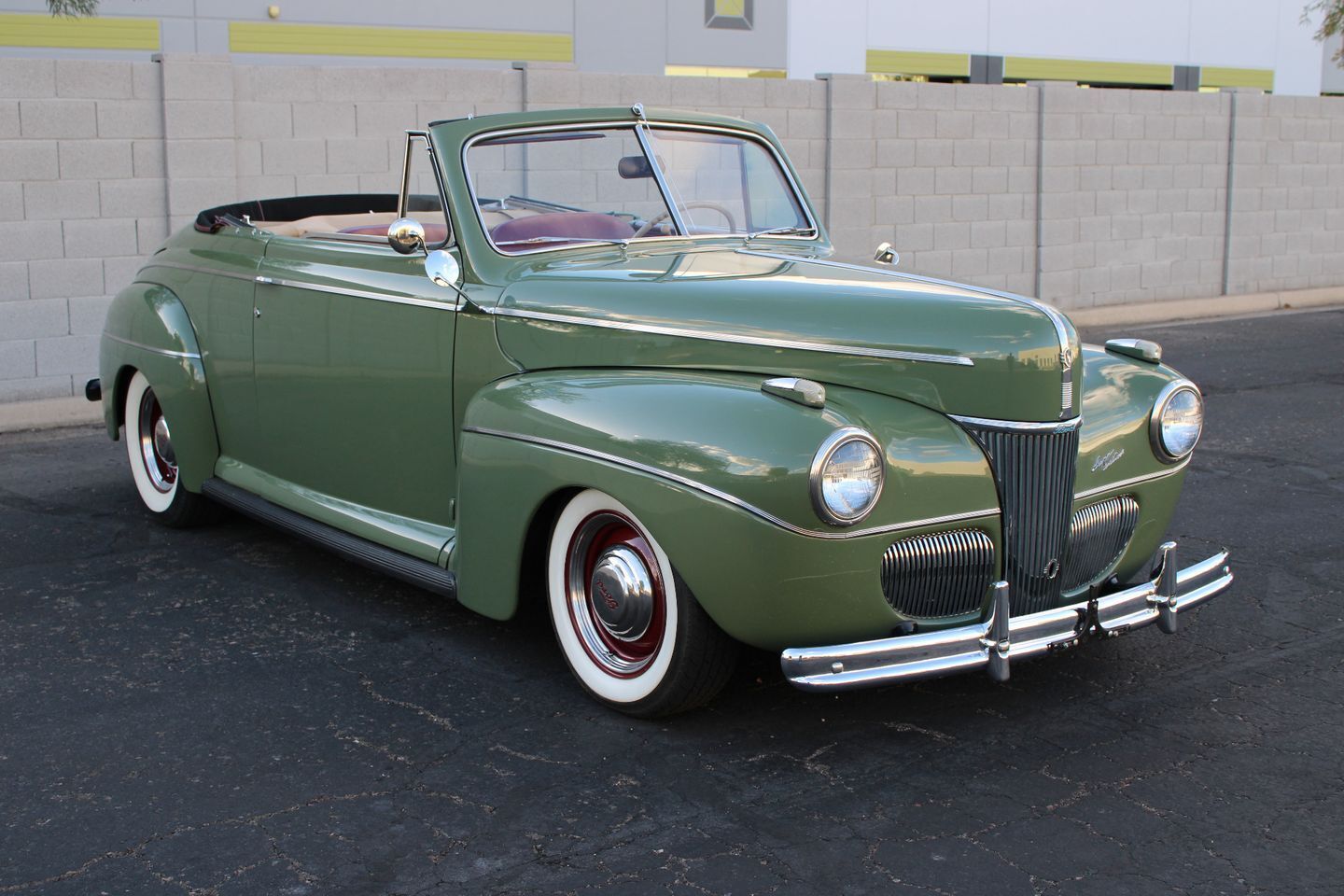 Ford-Super-DeLuxe-Cabriolet-1941-22