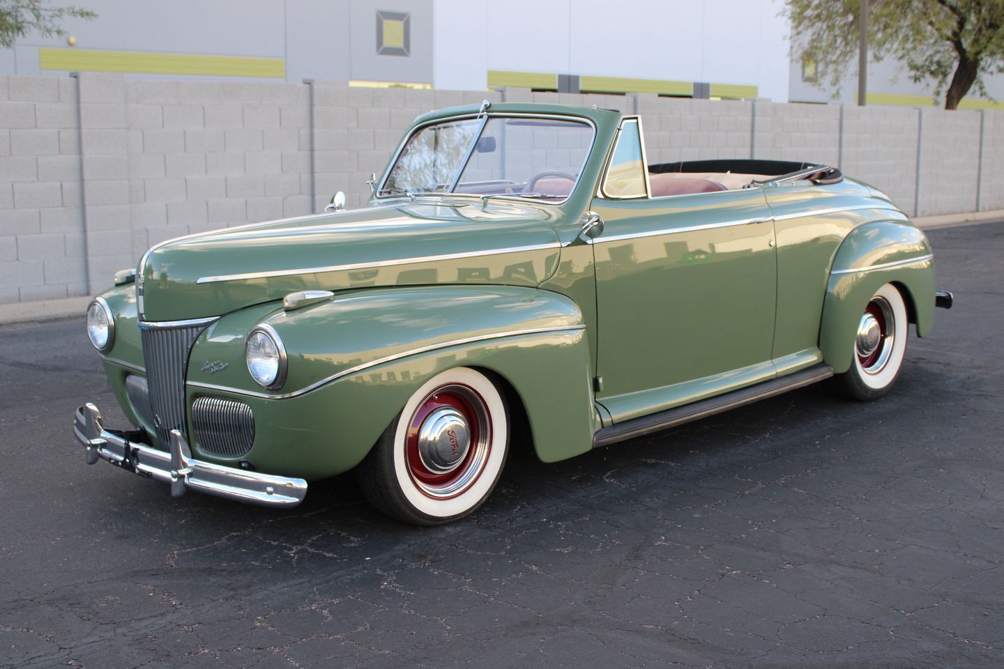 Ford-Super-DeLuxe-Cabriolet-1941-7