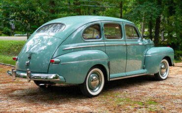 Ford-Super-Deluxe-Berline-1942-7