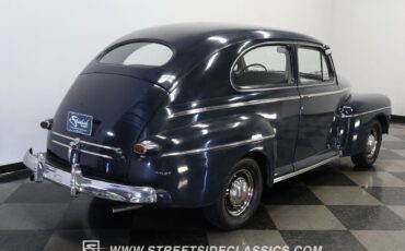 Ford-Super-Deluxe-Berline-1946-10