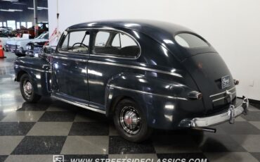 Ford-Super-Deluxe-Berline-1946-6