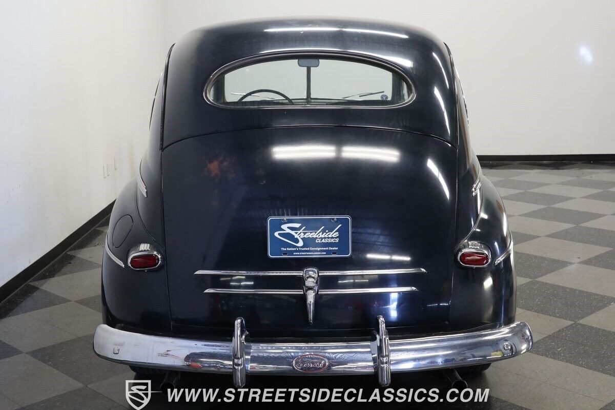 Ford-Super-Deluxe-Berline-1946-8