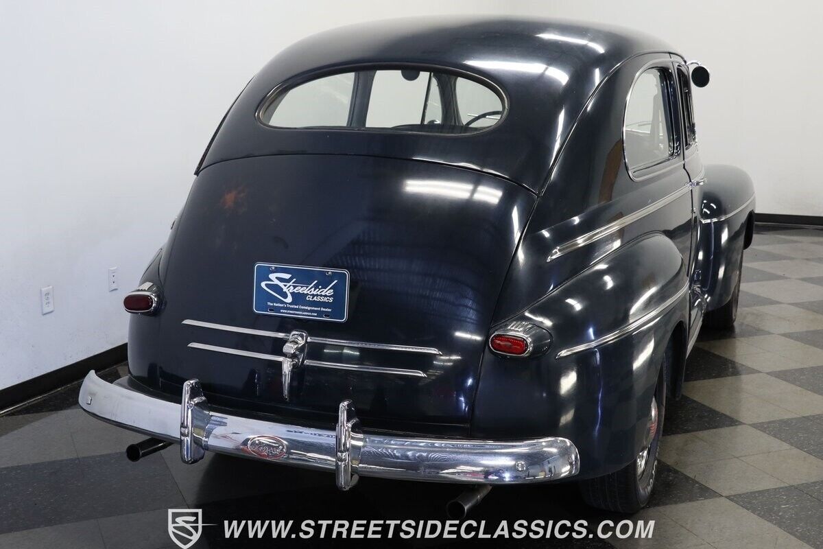 Ford-Super-Deluxe-Berline-1946-9