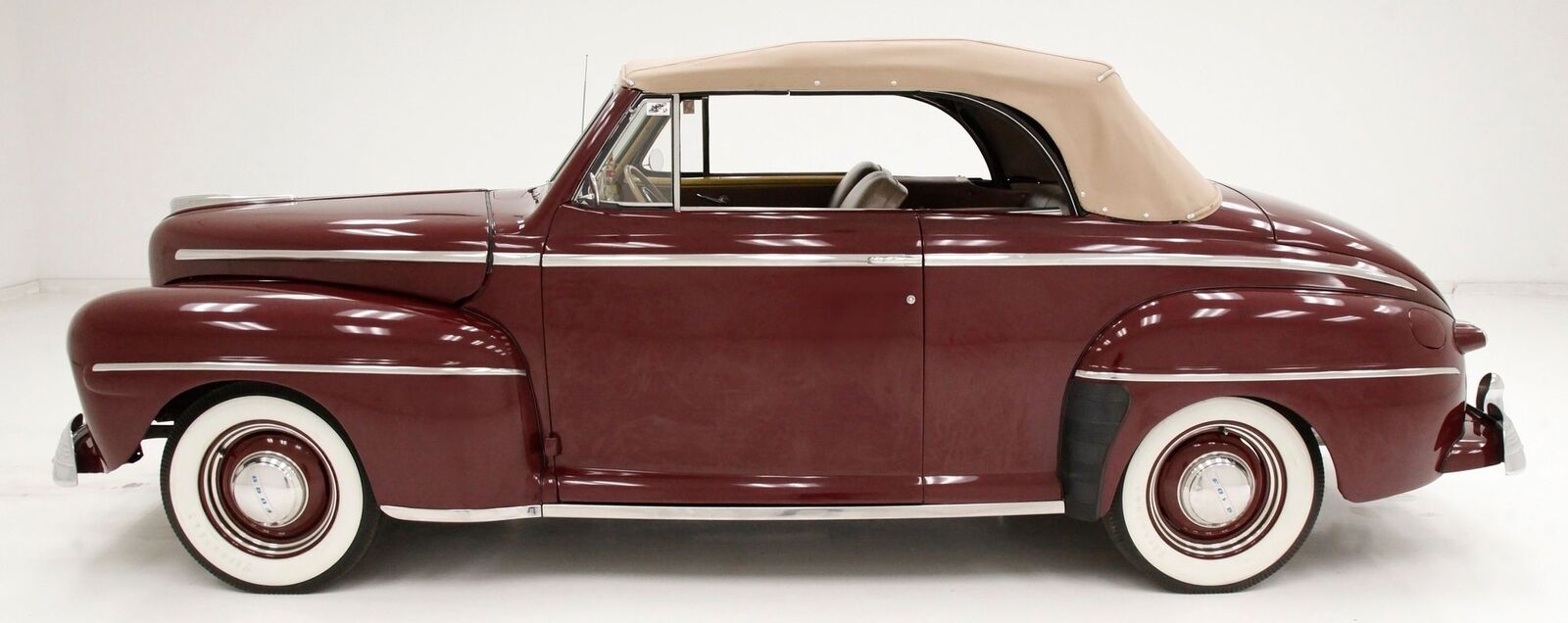 Ford-Super-Deluxe-Cabriolet-1947-2