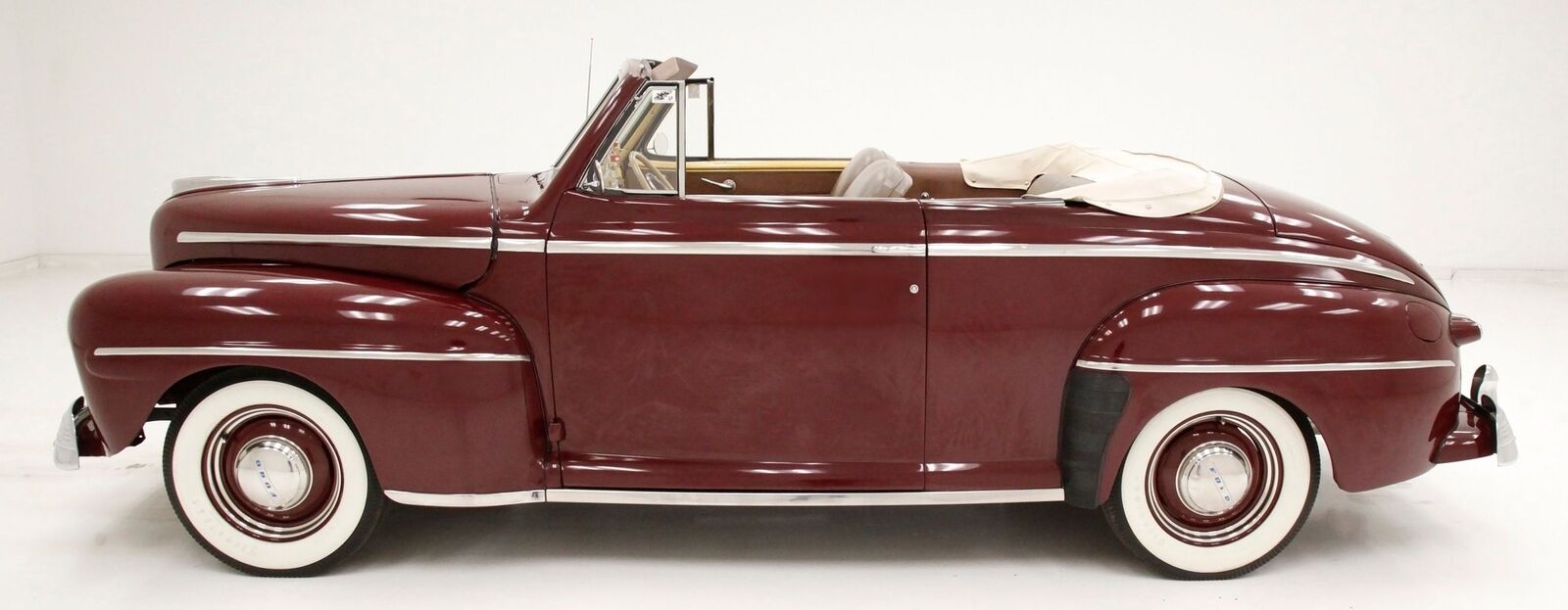 Ford-Super-Deluxe-Cabriolet-1947-3