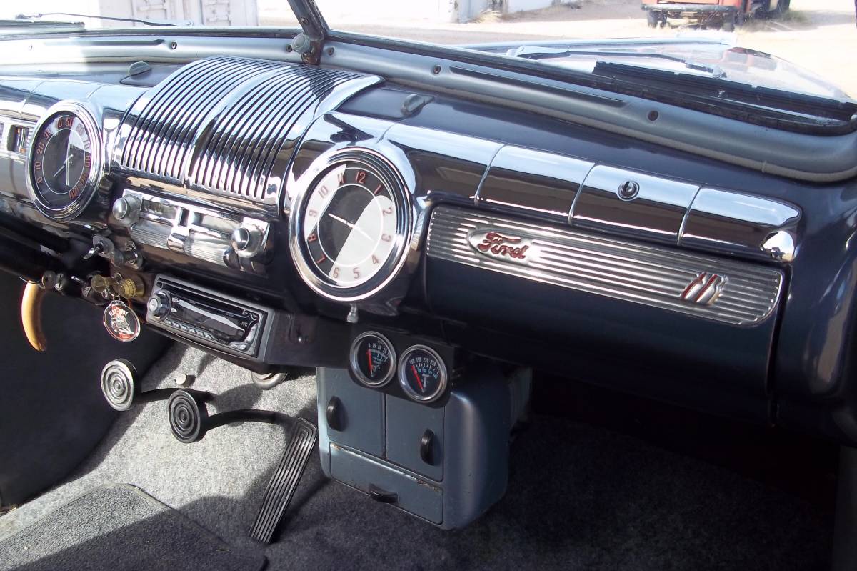 Ford-Super-deluxe-coupe-1946-7