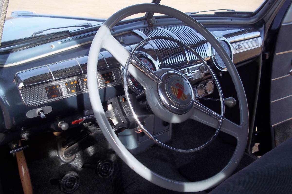 Ford-Super-deluxe-coupe-1946-8