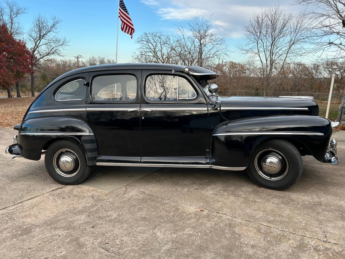 Ford-Super-deluxe-sedan-1948-1