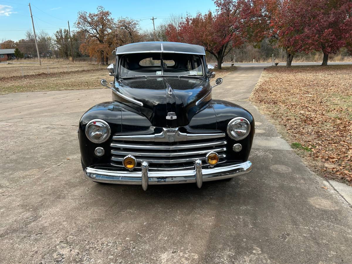 Ford-Super-deluxe-sedan-1948-2