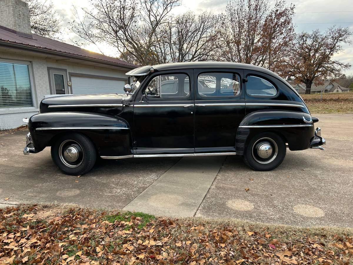 Ford-Super-deluxe-sedan-1948-3