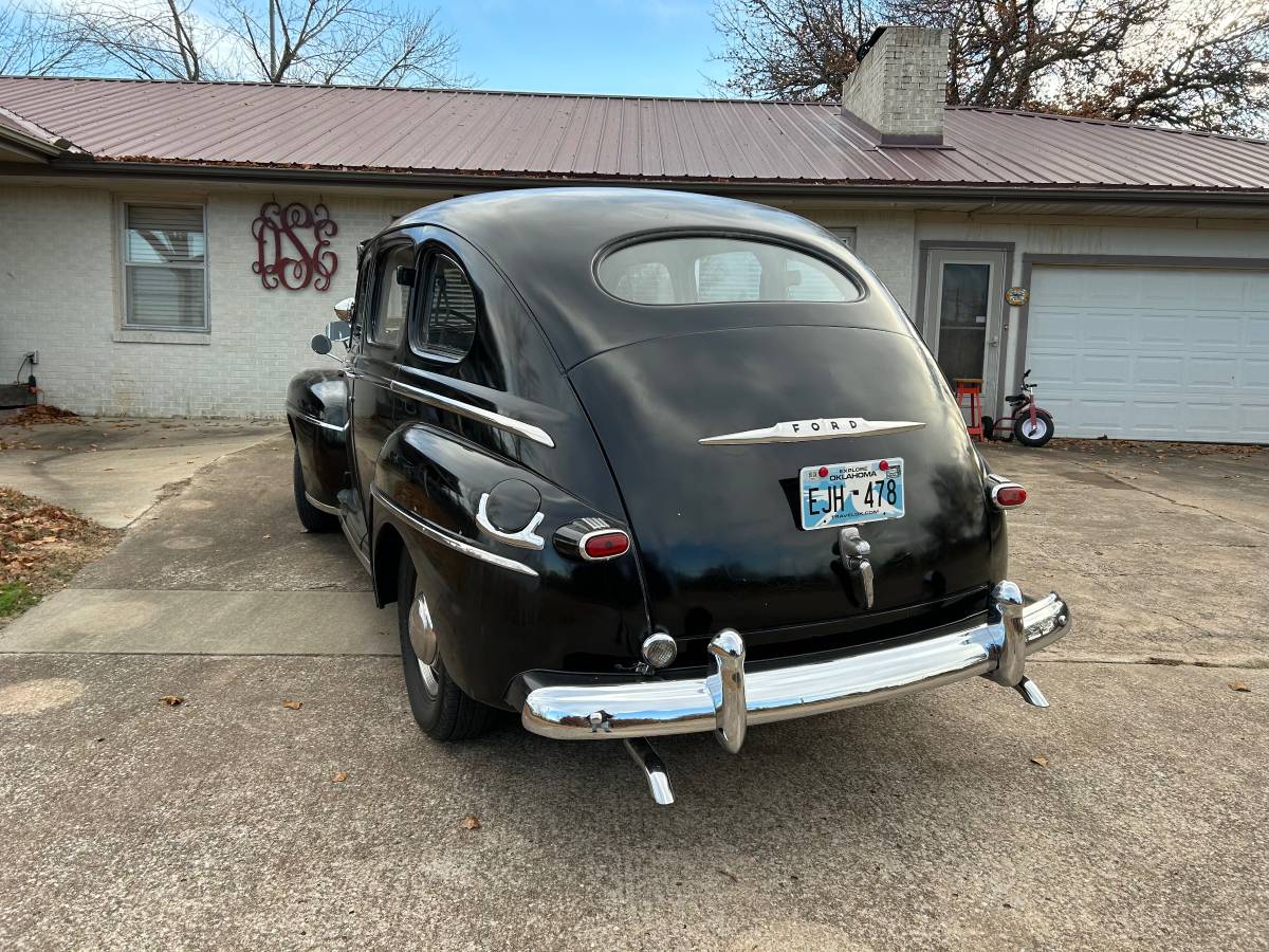 Ford-Super-deluxe-sedan-1948-4