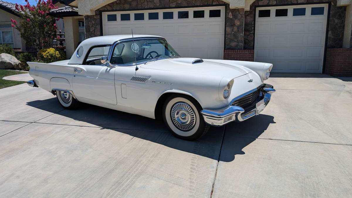 Ford-Thunderbird-1957-3