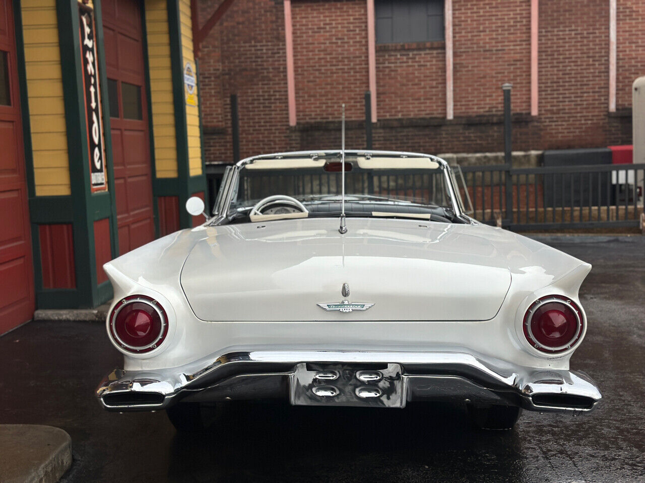 Ford-Thunderbird-1957-3