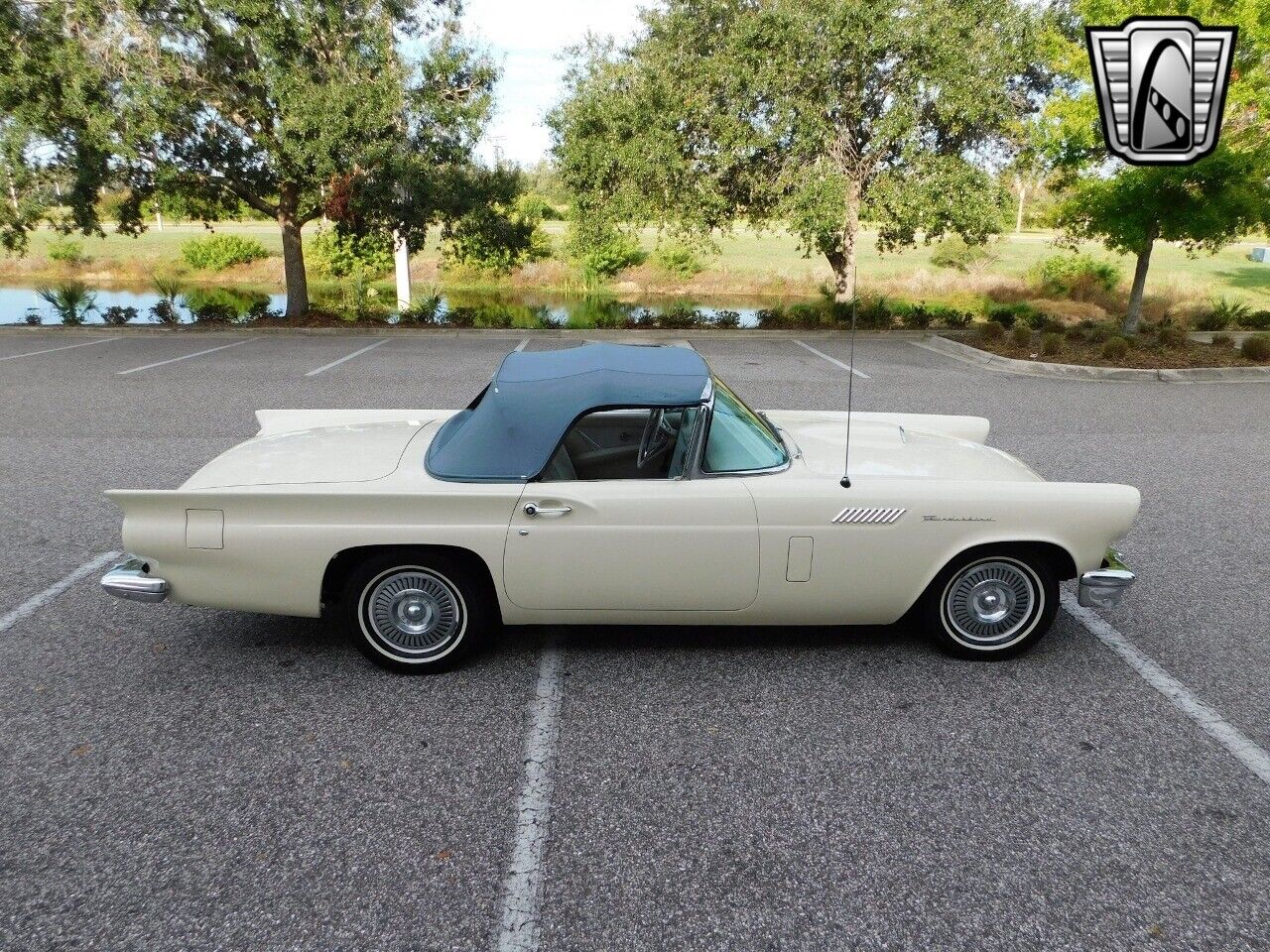 Ford-Thunderbird-1957-7