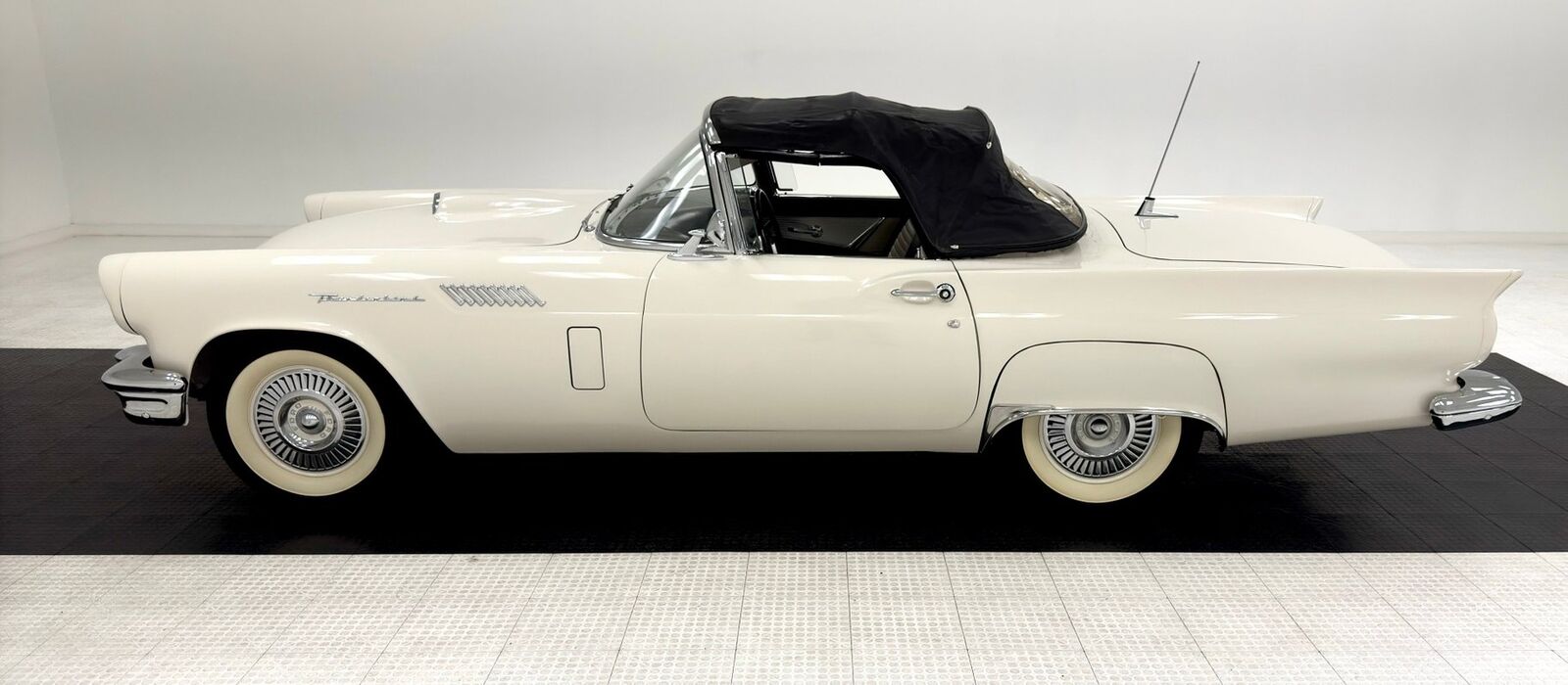 Ford-Thunderbird-Cabriolet-1957-4