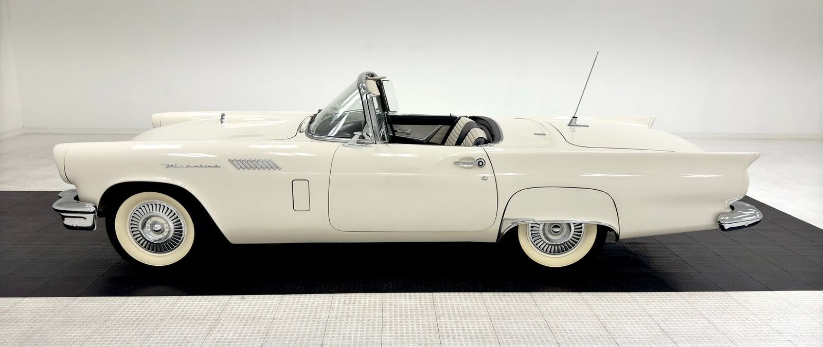 Ford-Thunderbird-Cabriolet-1957-5