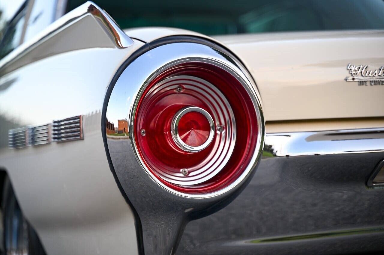 Ford-Thunderbird-Coupe-1962-30